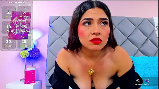 Chat +18 de NahomyAdams ao vivo