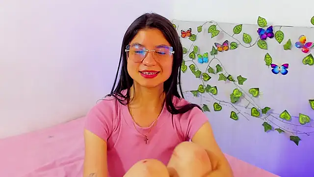 LindaCatalina_ Adlı Modelin Canlı XXX Sohbeti