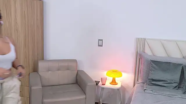 Chat +18 de ZaraReyes ao vivo