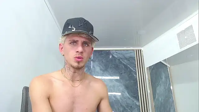 XXX chat uživo modela NoahDant