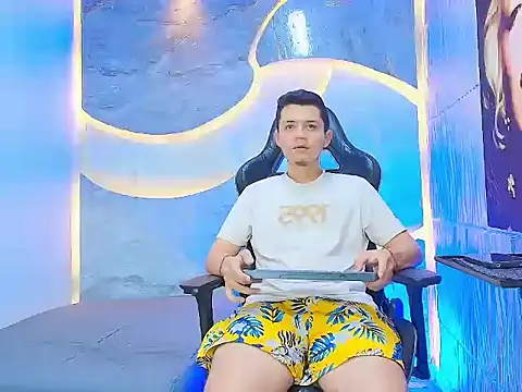 Онлайн чат XXX Benjamin_Alam