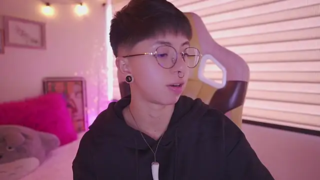 XXX chat uživo modela tommy_blue