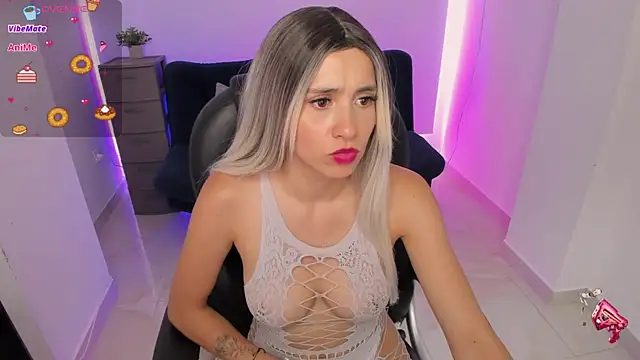 emilly_smith_1のライブXXXチャット