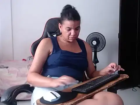 Adriana_0312 élő XXX-chatje