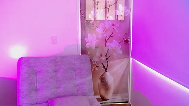 milfrousse 现场XXX聊天