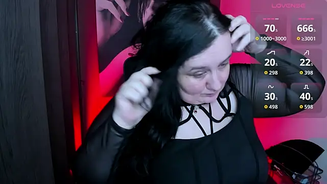 Živý XXX chat QueenOfHaze