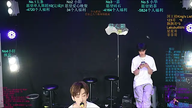 Zouzouboy-001's Live XXX Chat