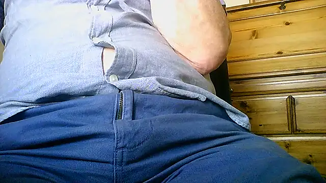 mikeybed: διαδικτυακό σόου στην κάμερα