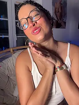 Lauyako_974 élő XXX-chatje