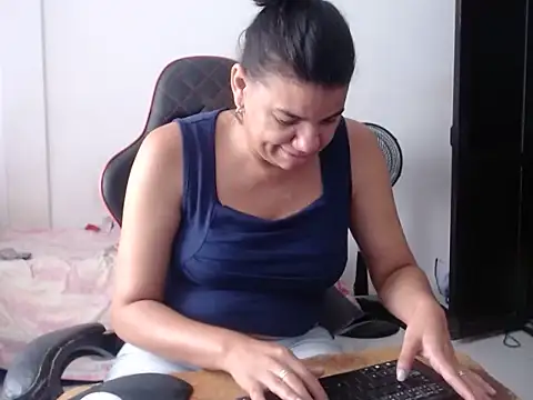Chatroom XXX en direct de Adriana_0312