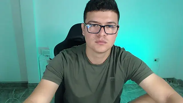 Plug_Control live XXX chat