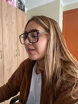 Chat +18 de Miabonnett_ ao vivo