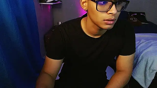 Mr_yisuzz élő XXX-chatje