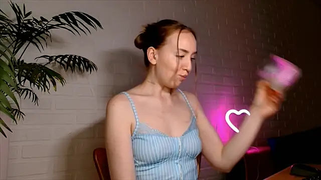 WhitePrincessLuna's Live XXX Chat