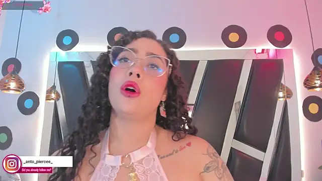 antonelllepiercee Chat XXX live