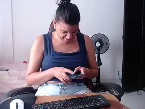 Chatroom XXX en direct de Adriana_0312