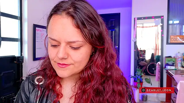 Scarletleon77 live XXX chat