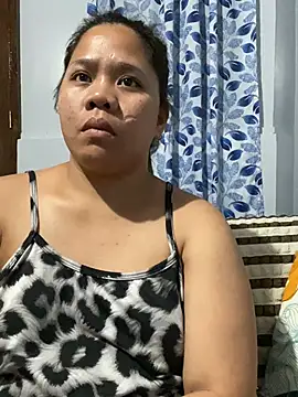 -CLARAMommy- Adlı Modelin Canlı XXX Sohbeti