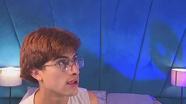 Aaron_EzeのライブXXXチャット