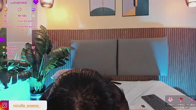 Czat XXX na żywo – NicolleeEvanss