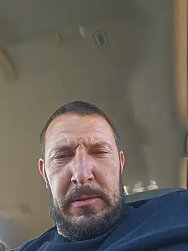 UncutHammer69 Show in webcam