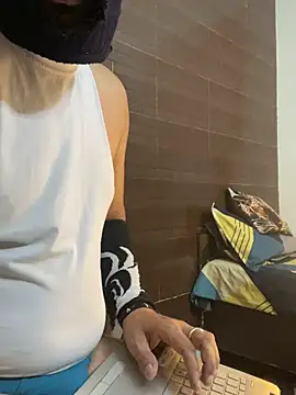 LOVE4GIRL's Live XXX Chat
