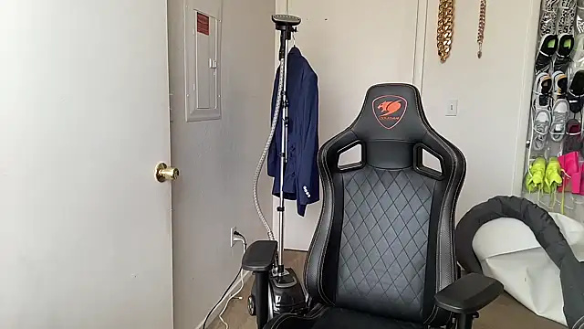 brettmycles28 webkamerás műsora