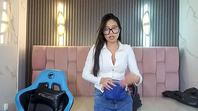 Eimy18_b Adlı Modelin Canlı XXX Sohbeti