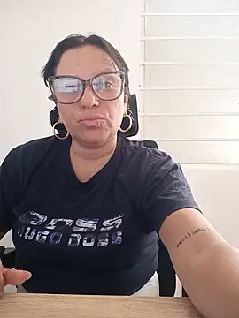 Czat XXX na żywo – Luna_milf13