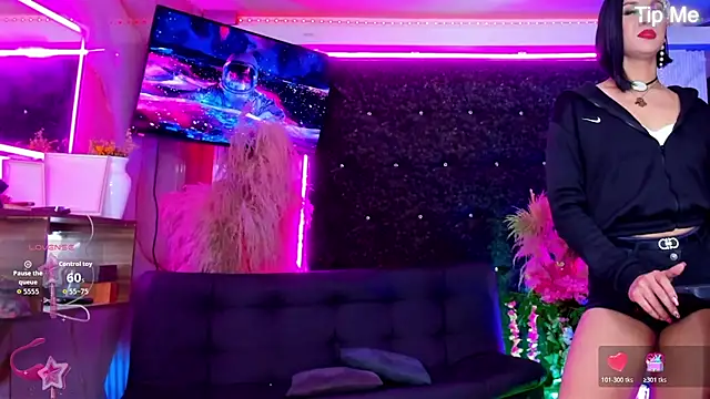 Queens_Wonders_Blonders webcam show