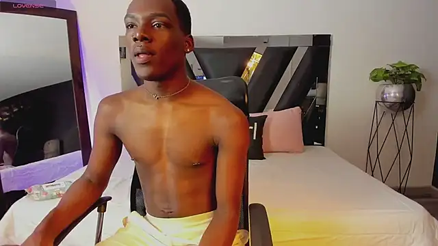 XXX chat uživo modela TarekWest