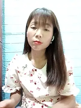 XXX chat uživo modela AmyLinee01