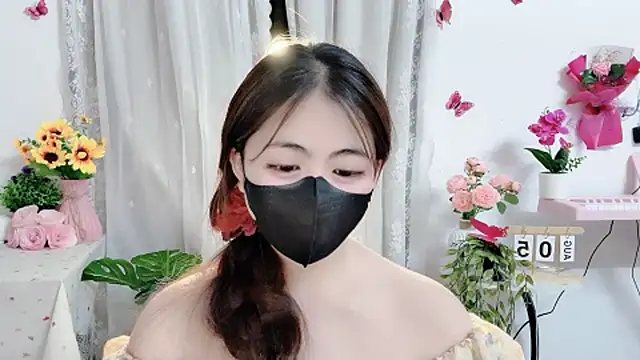 MIJ-Uwuu Chat XXX live