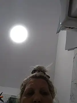 Divineblond 라이브 XXX 채팅