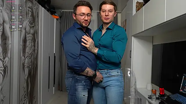 NickHOWLEN Live XXX Chat