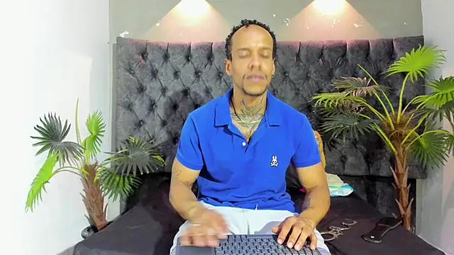 Chat XXX ao vivo de Salomon_koude