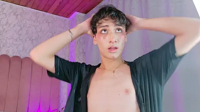 Leo_Williamss Adlı Modelin Canlı XXX Sohbeti