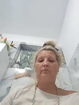 Divineblond live XXX chat