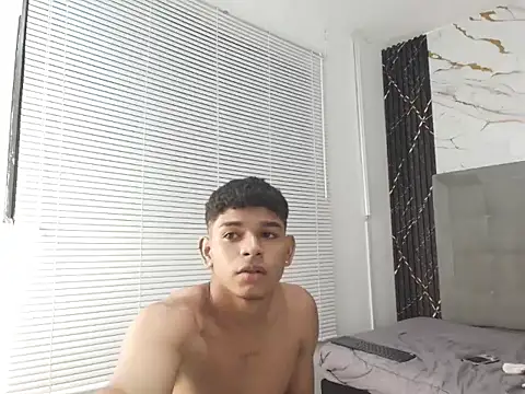 Chat +18 de nova_mitchell7 ao vivo