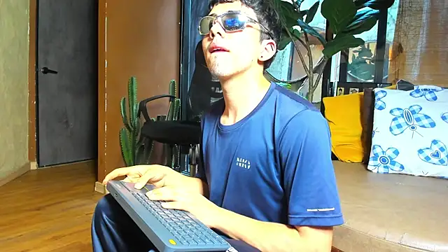 AxelStong – Naživo XXX chat