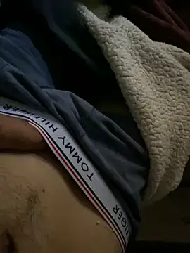 Show de novinhoroludo8 na webcam