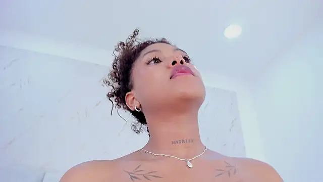 Jennvelazco09 Adlı Modelin Canlı XXX Sohbeti