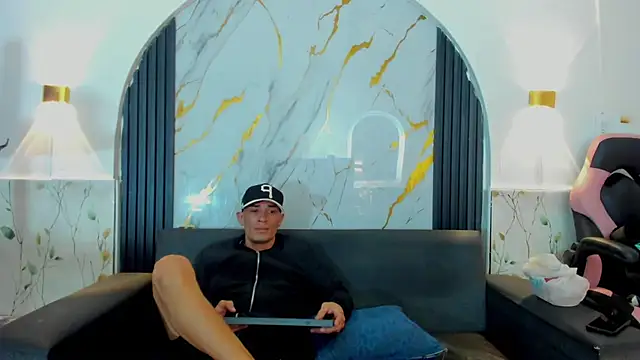 Brandon_Bless Adlı Modelin Canlı XXX Sohbeti