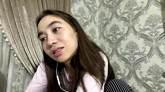 cocoSharms Adlı Modelin Canlı XXX Sohbeti