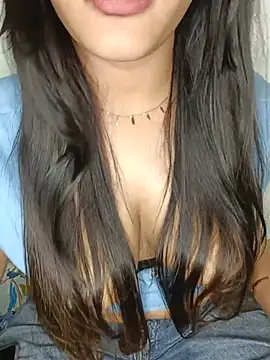 SAVITA-STRIP Adlı Modelin Canlı XXX Sohbeti