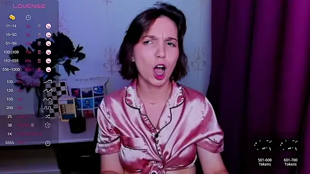 Chat +18 de KindHazelHere_ ao vivo
