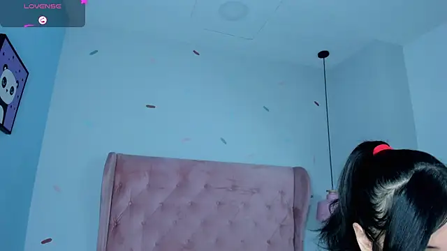 littleivy_: διαδικτυακό σόου στην κάμερα