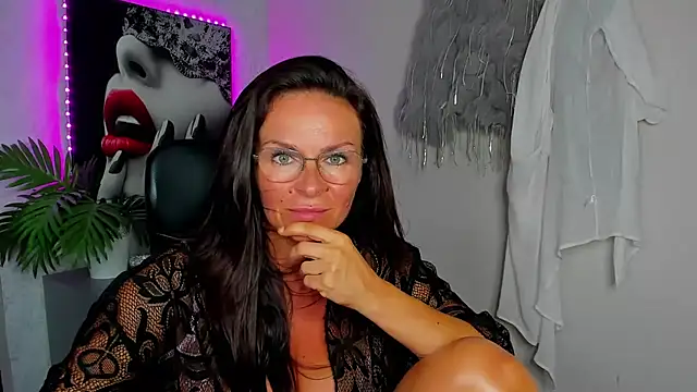 دردشة HelenLuxx الجنسية المباشرة