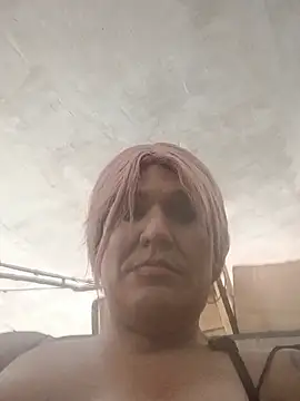 deedeedoll82222 Show Webcam