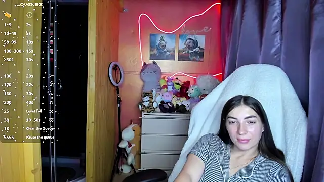 צ'אט XXX בשידור חי של Fiery_Brunette_